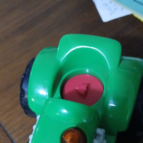 Green Farm Tractor Toy with Black Wheels And 3 Fresh SR44 Batteries Music Plays - Picture 4 of 6